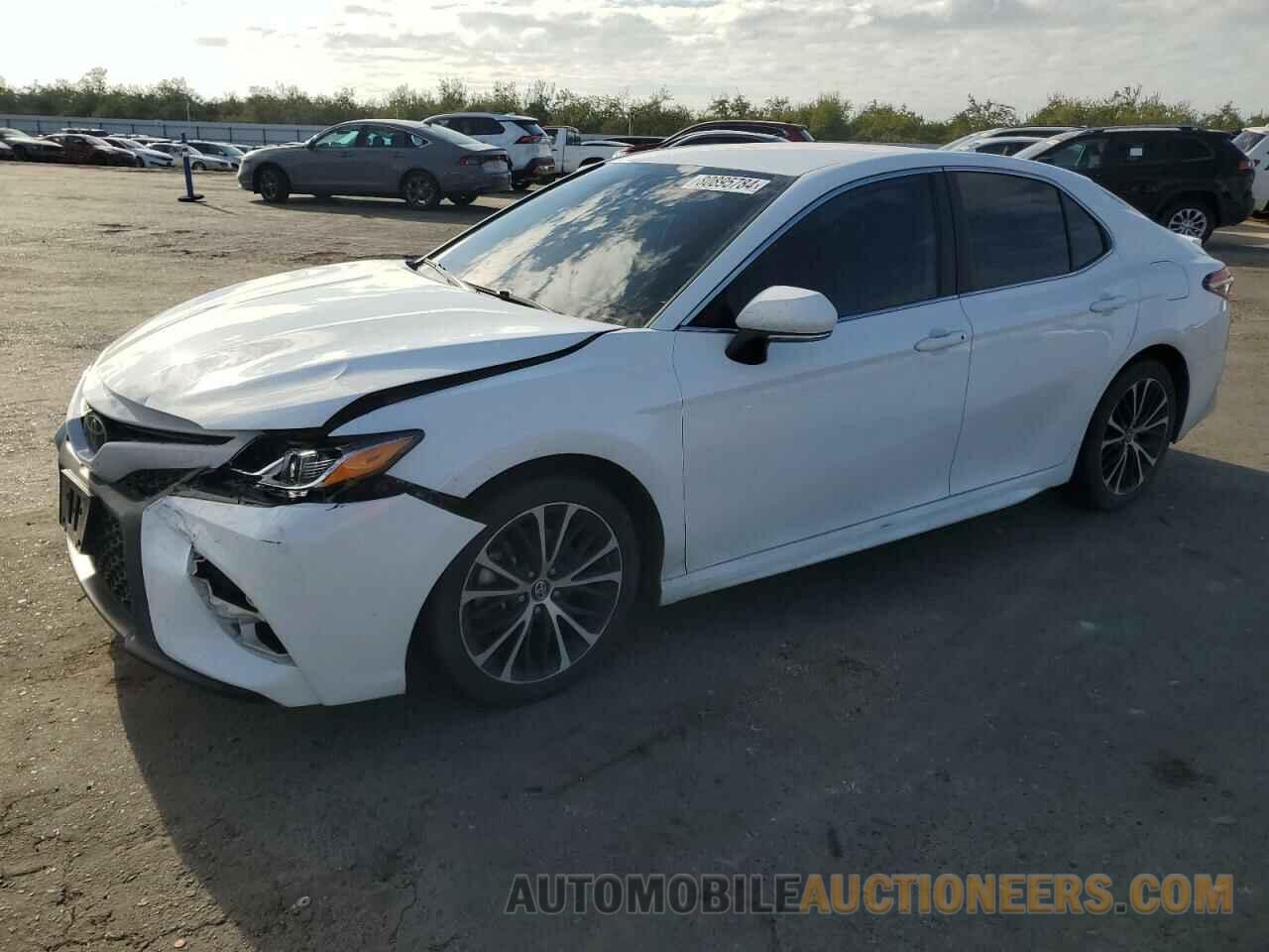 4T1B11HK2KU823523 TOYOTA CAMRY 2019