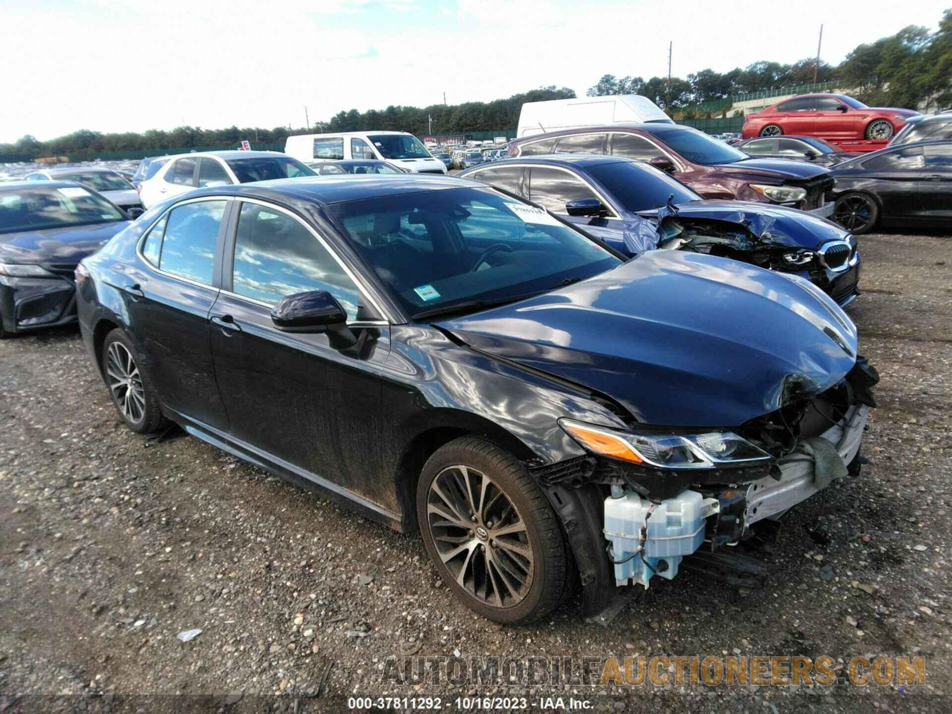 4T1B11HK3JU003126 TOYOTA CAMRY 2018