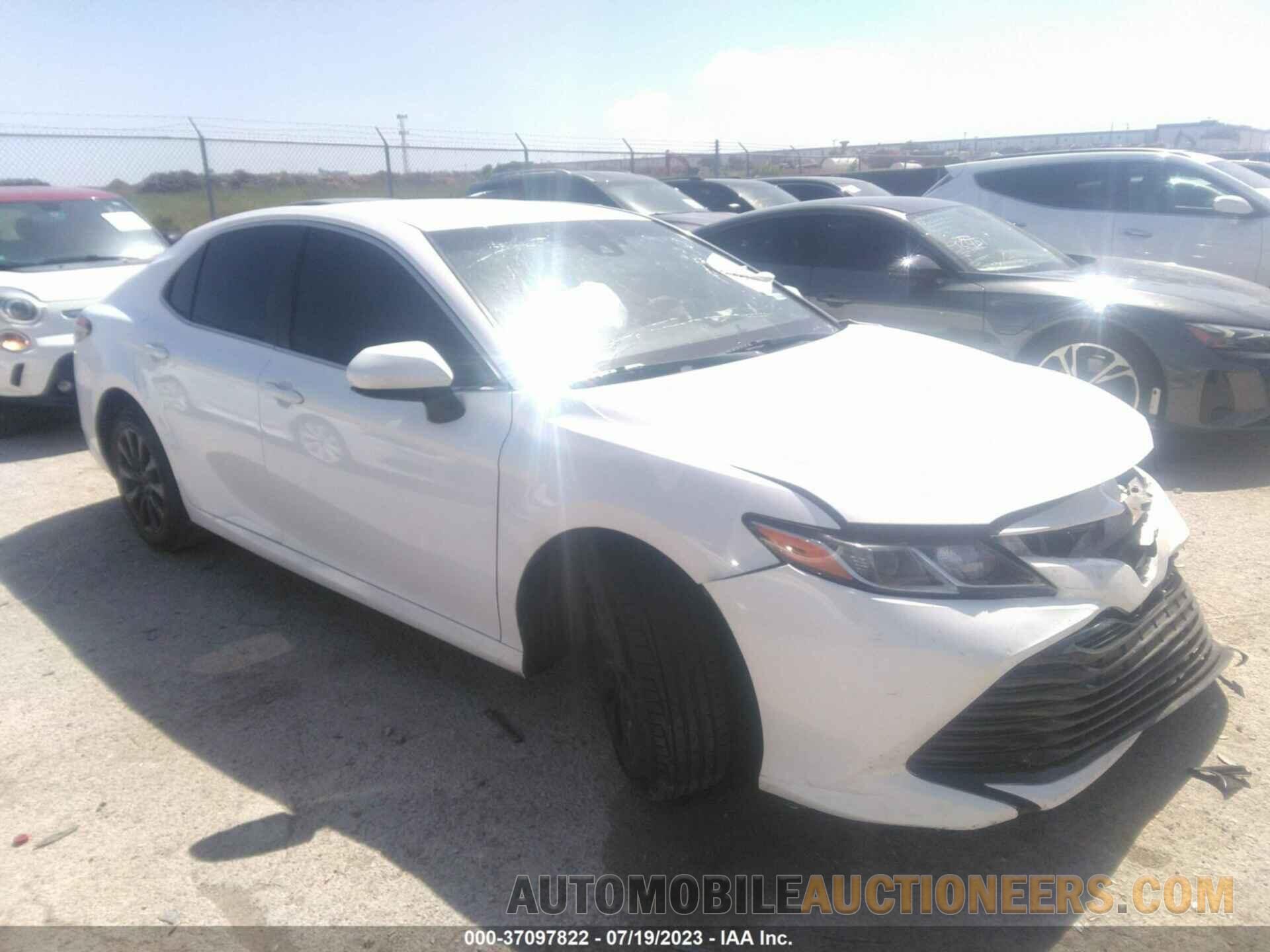 4T1B11HK3JU004132 TOYOTA CAMRY 2018