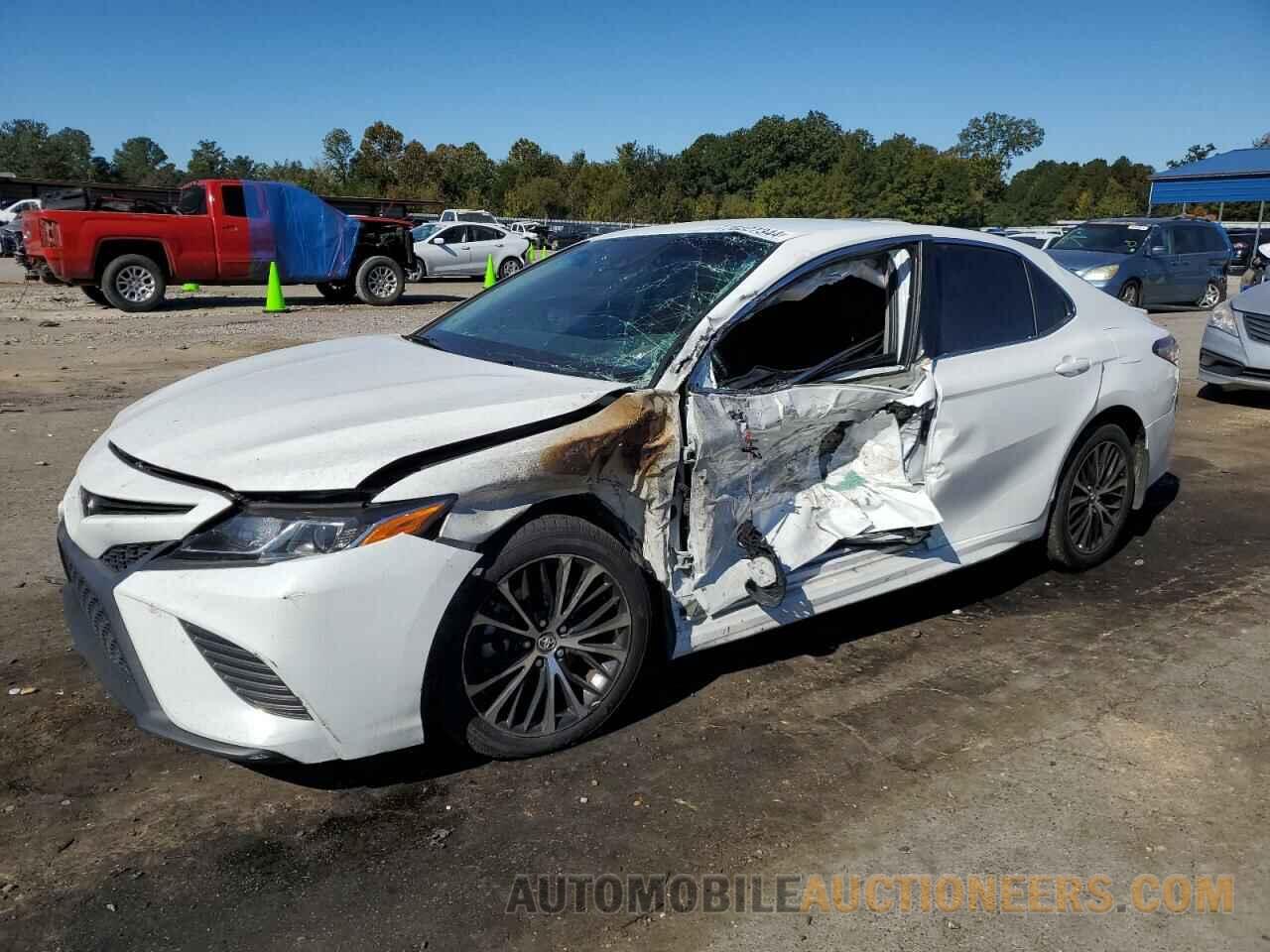 4T1B11HK3JU030052 TOYOTA CAMRY 2018