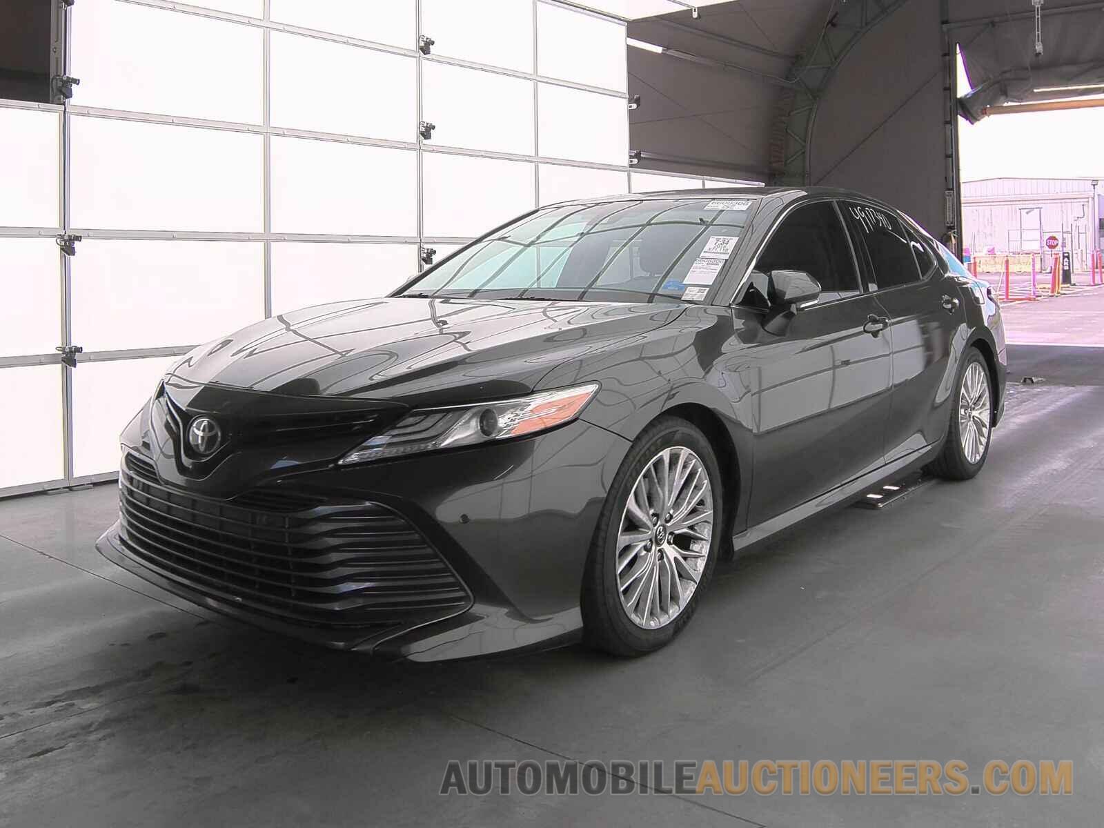 4T1B11HK3JU035638 Toyota Camry 2018