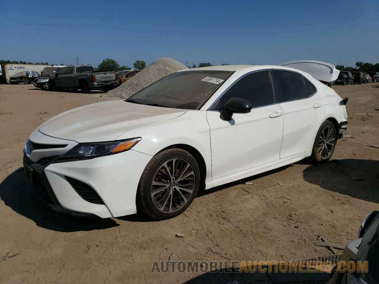 4T1B11HK3JU040144 TOYOTA CAMRY 2018