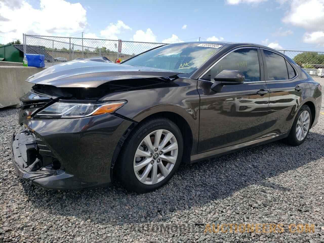 4T1B11HK3JU040709 TOYOTA CAMRY 2018