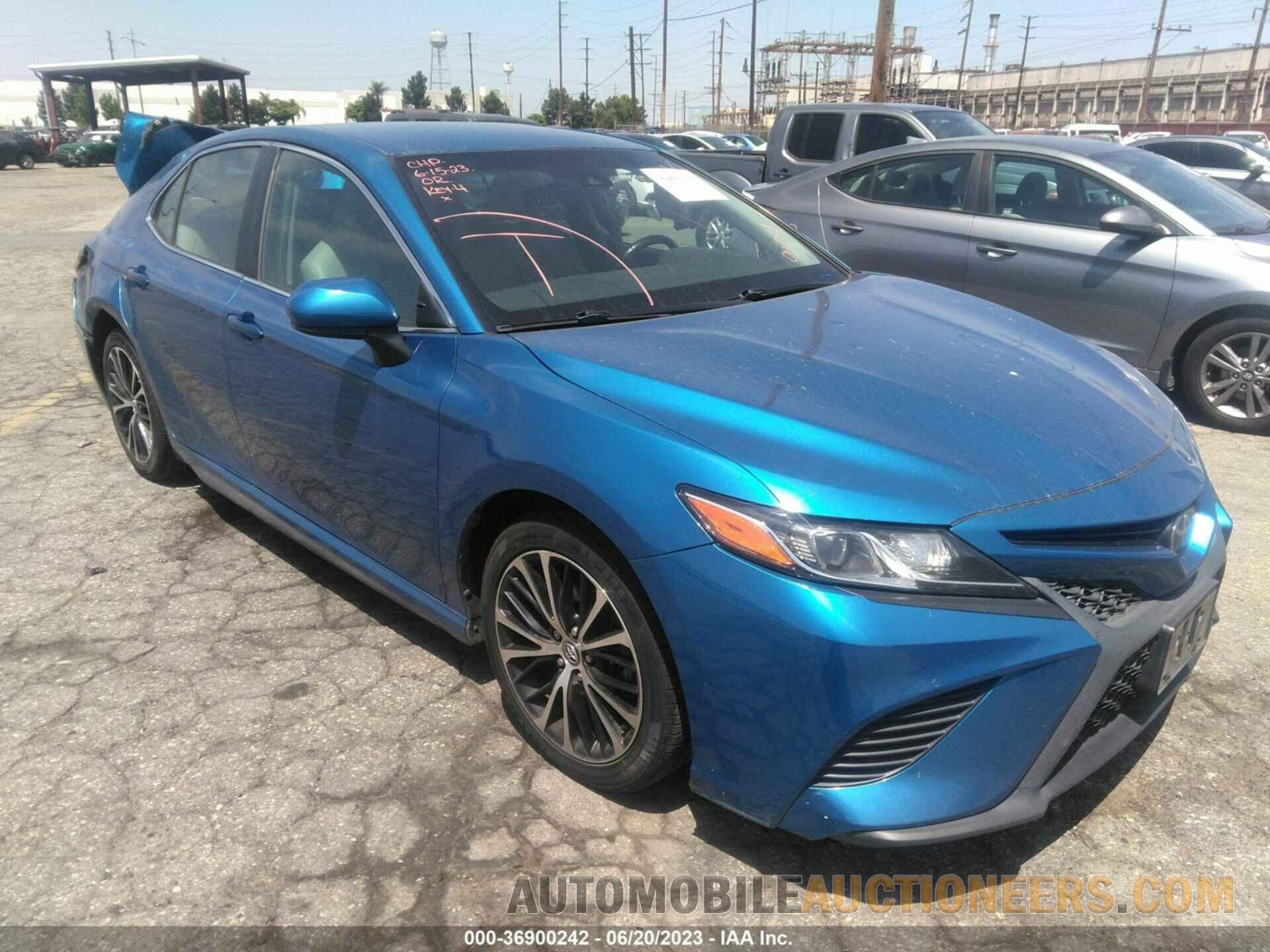 4T1B11HK3JU049104 TOYOTA CAMRY 2018