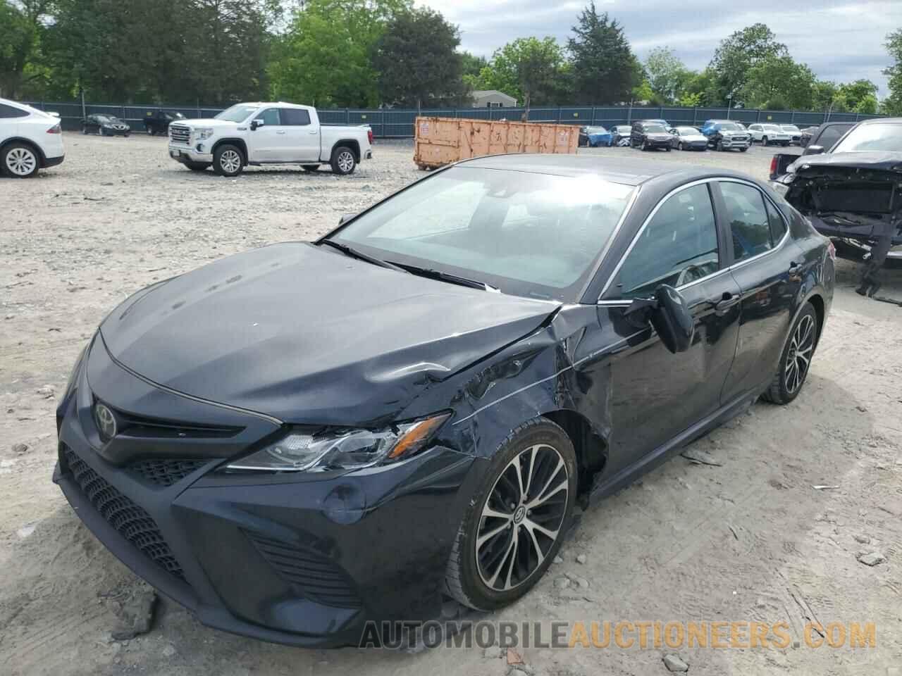 4T1B11HK3JU053220 TOYOTA CAMRY 2018