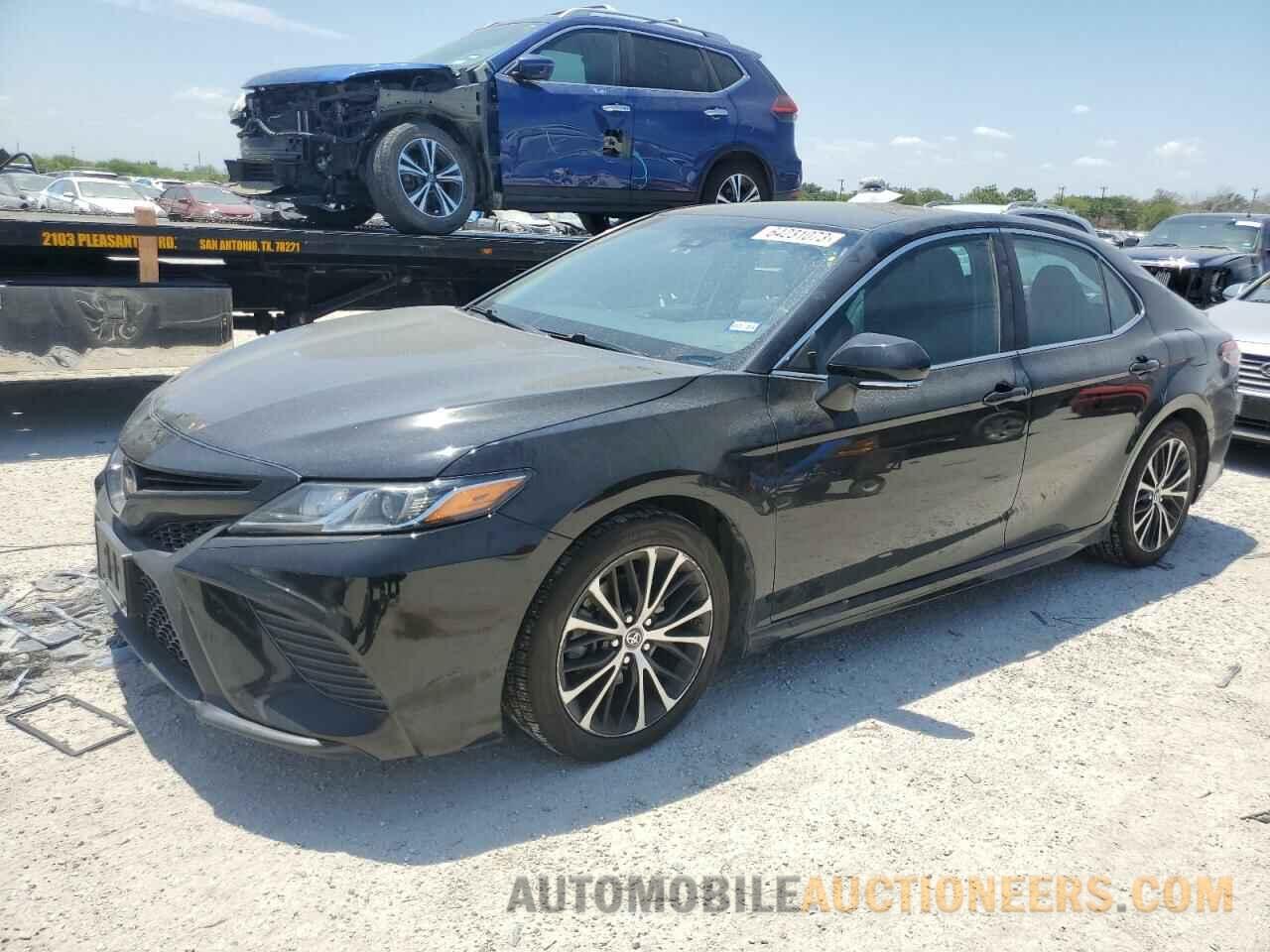 4T1B11HK3JU057218 TOYOTA CAMRY 2018