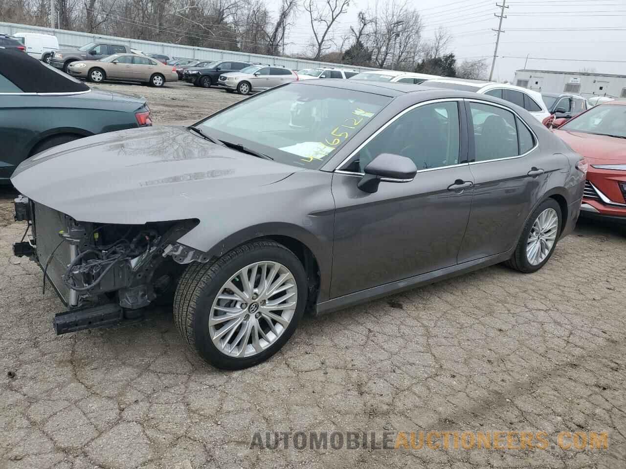 4T1B11HK3JU057574 TOYOTA CAMRY 2018