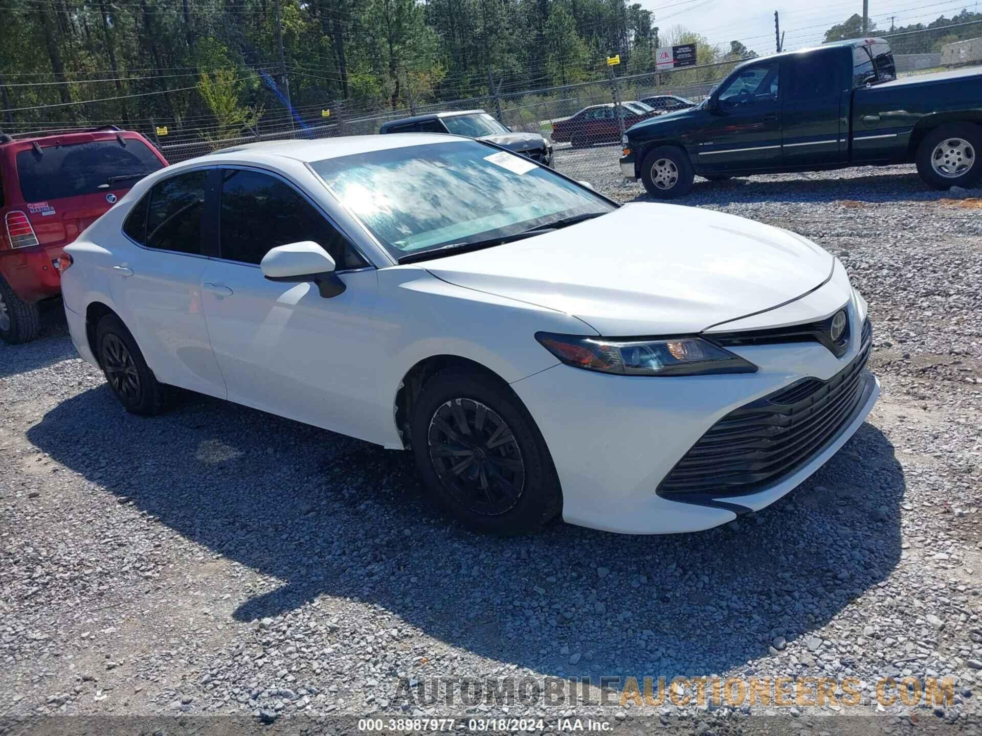 4T1B11HK3JU060412 TOYOTA CAMRY 2018