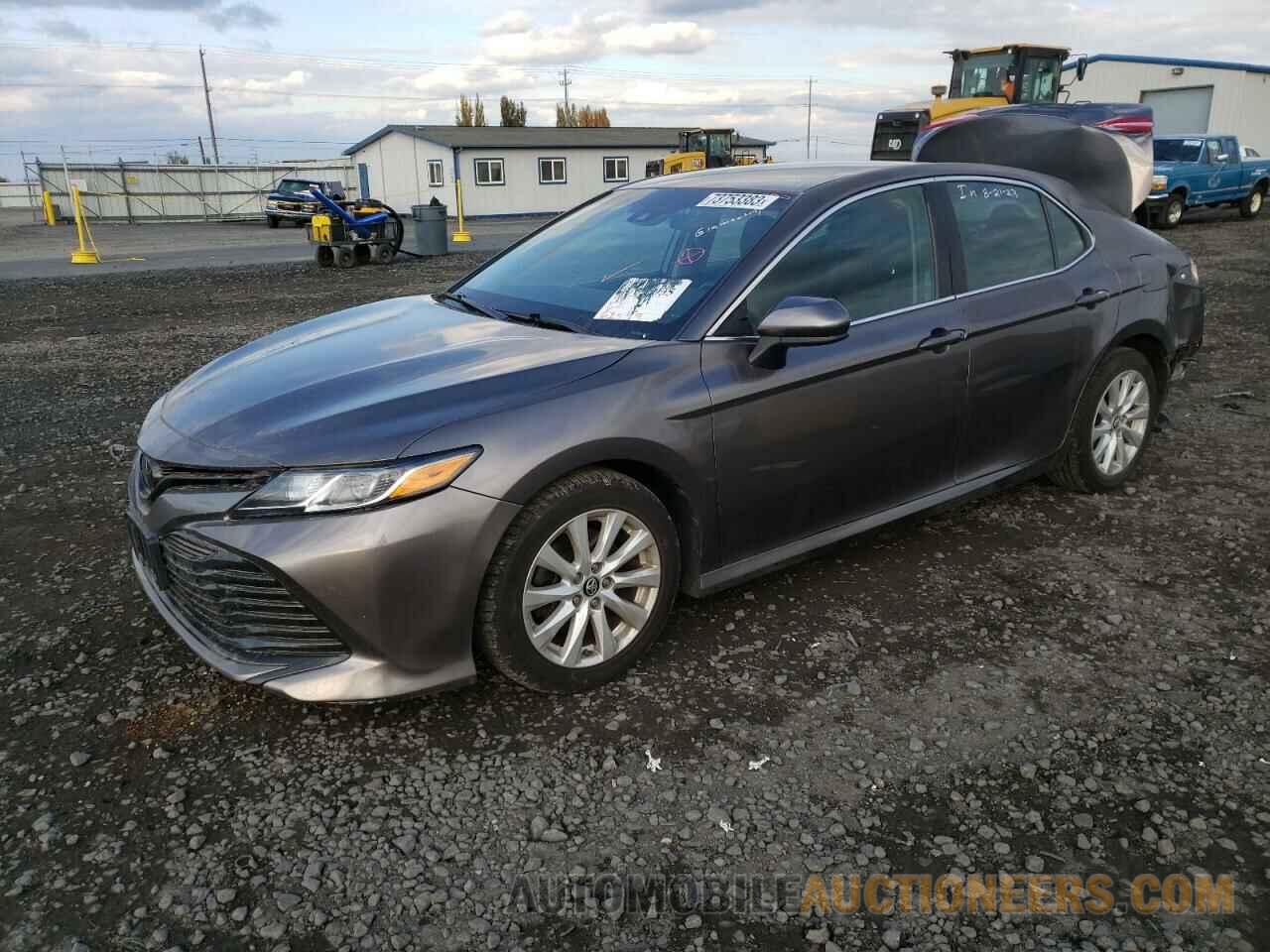 4T1B11HK3JU061432 TOYOTA CAMRY 2018