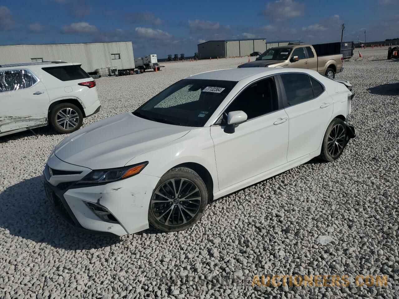 4T1B11HK3JU062869 TOYOTA CAMRY 2018