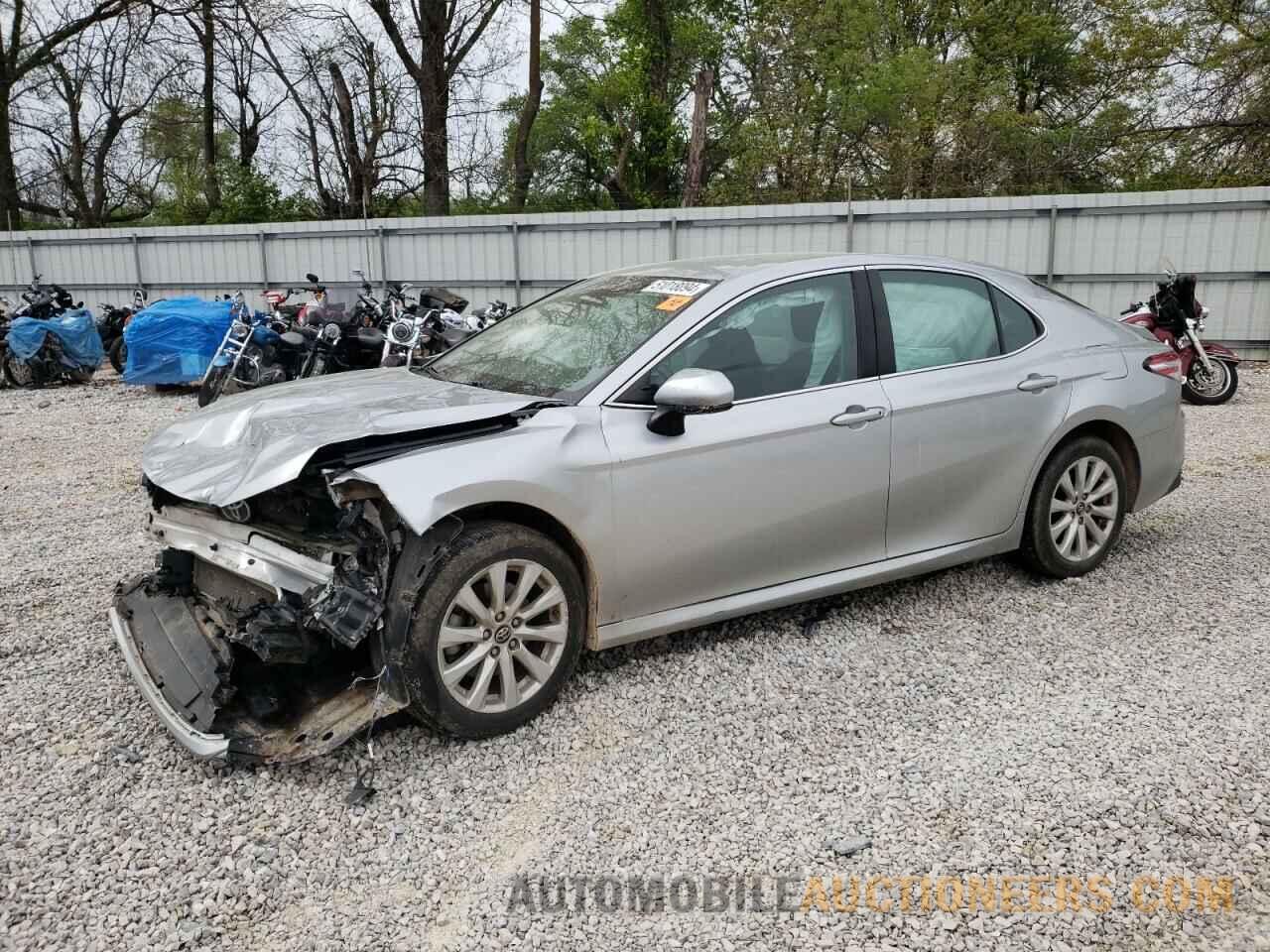 4T1B11HK3JU068008 TOYOTA CAMRY 2018