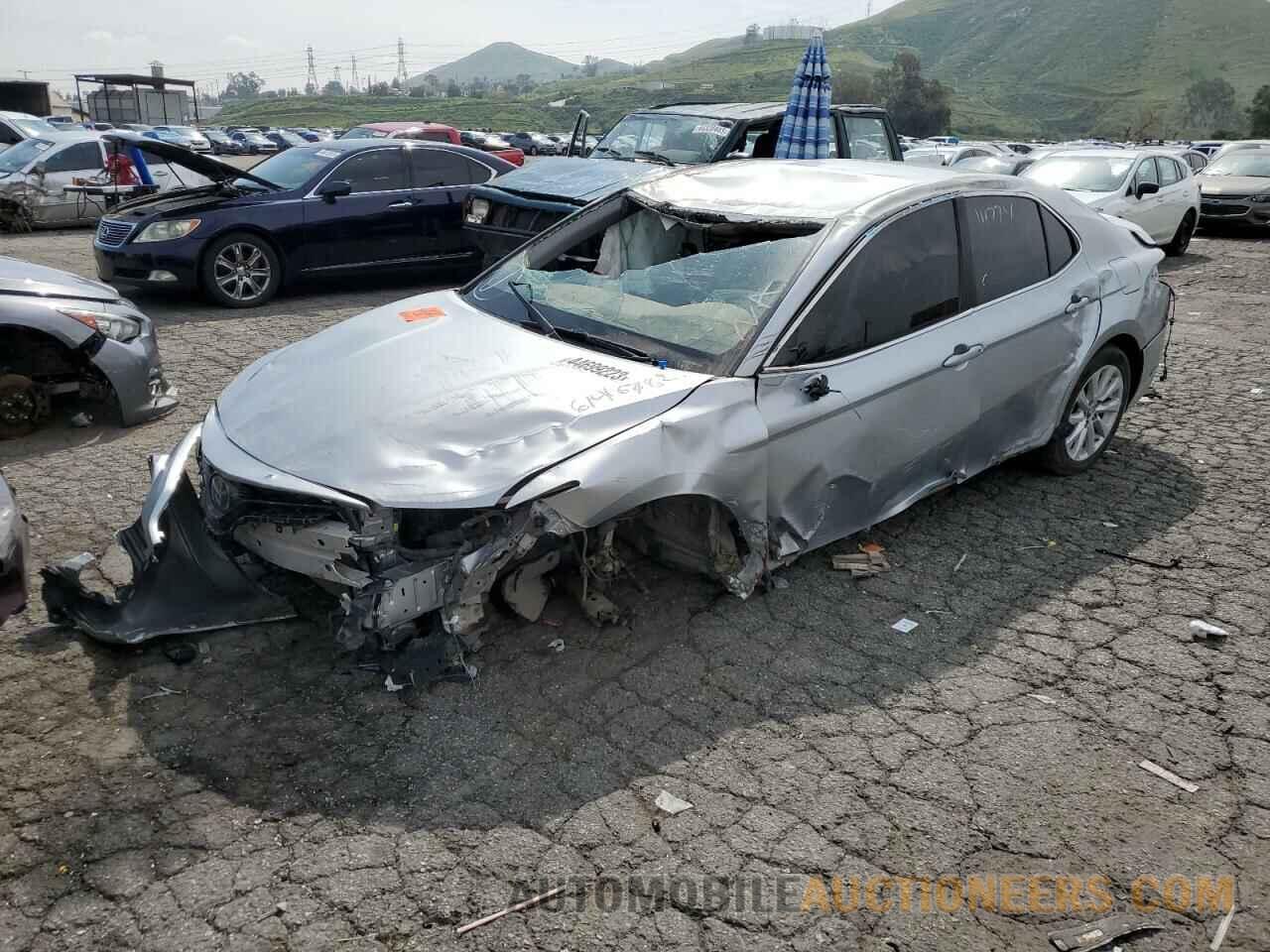 4T1B11HK3JU071216 TOYOTA CAMRY 2018