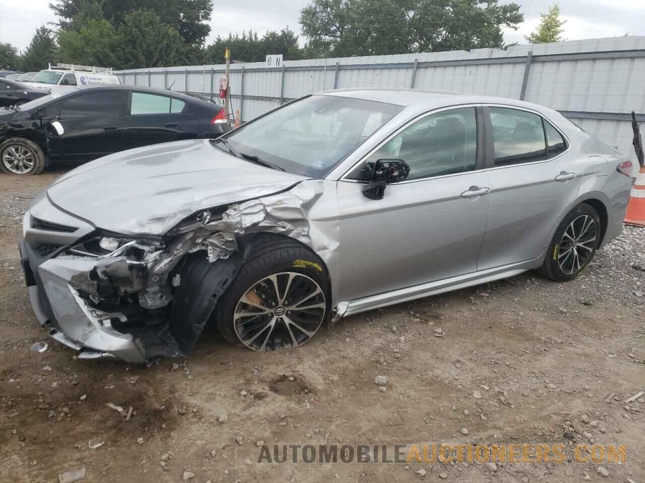 4T1B11HK3JU077050 TOYOTA CAMRY 2018