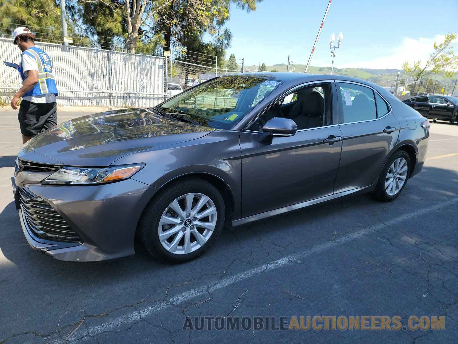 4T1B11HK3JU077310 Toyota Camry 2018