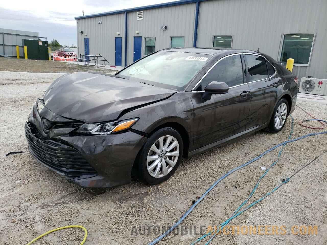 4T1B11HK3JU081602 TOYOTA CAMRY 2018