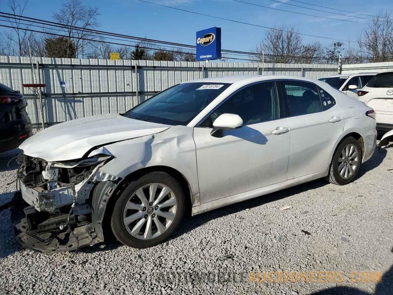 4T1B11HK3JU084743 TOYOTA CAMRY 2018