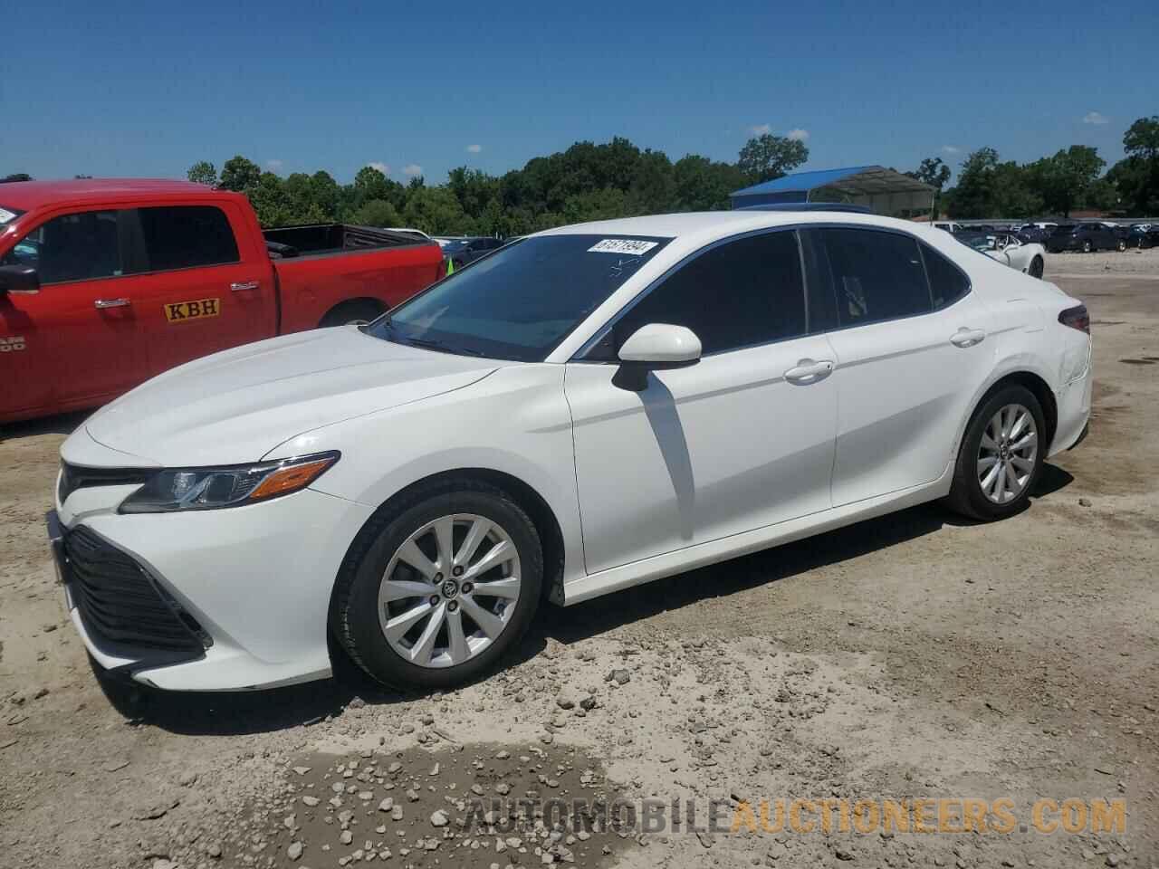 4T1B11HK3JU086587 TOYOTA CAMRY 2018