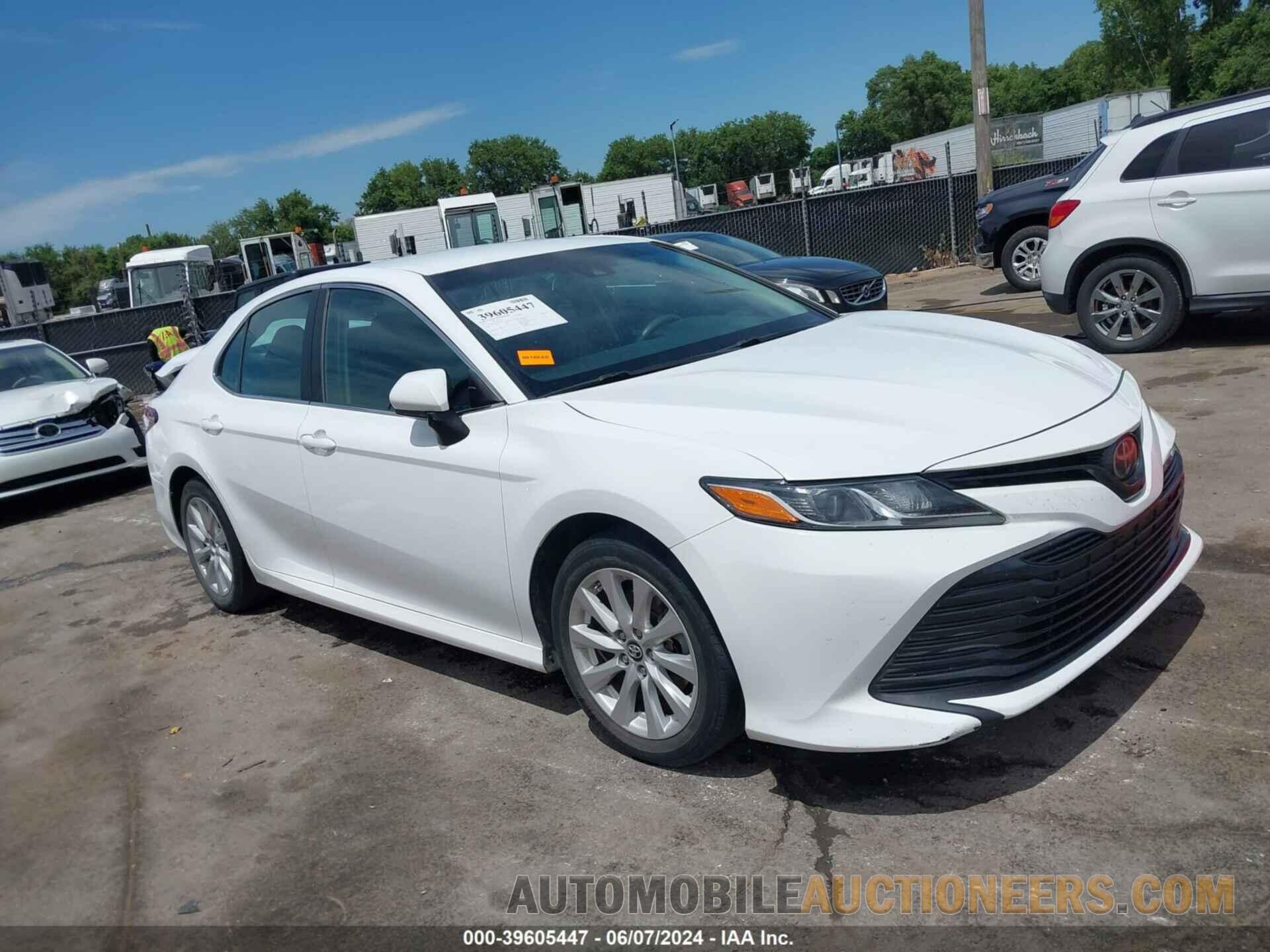 4T1B11HK3JU088372 TOYOTA CAMRY 2018