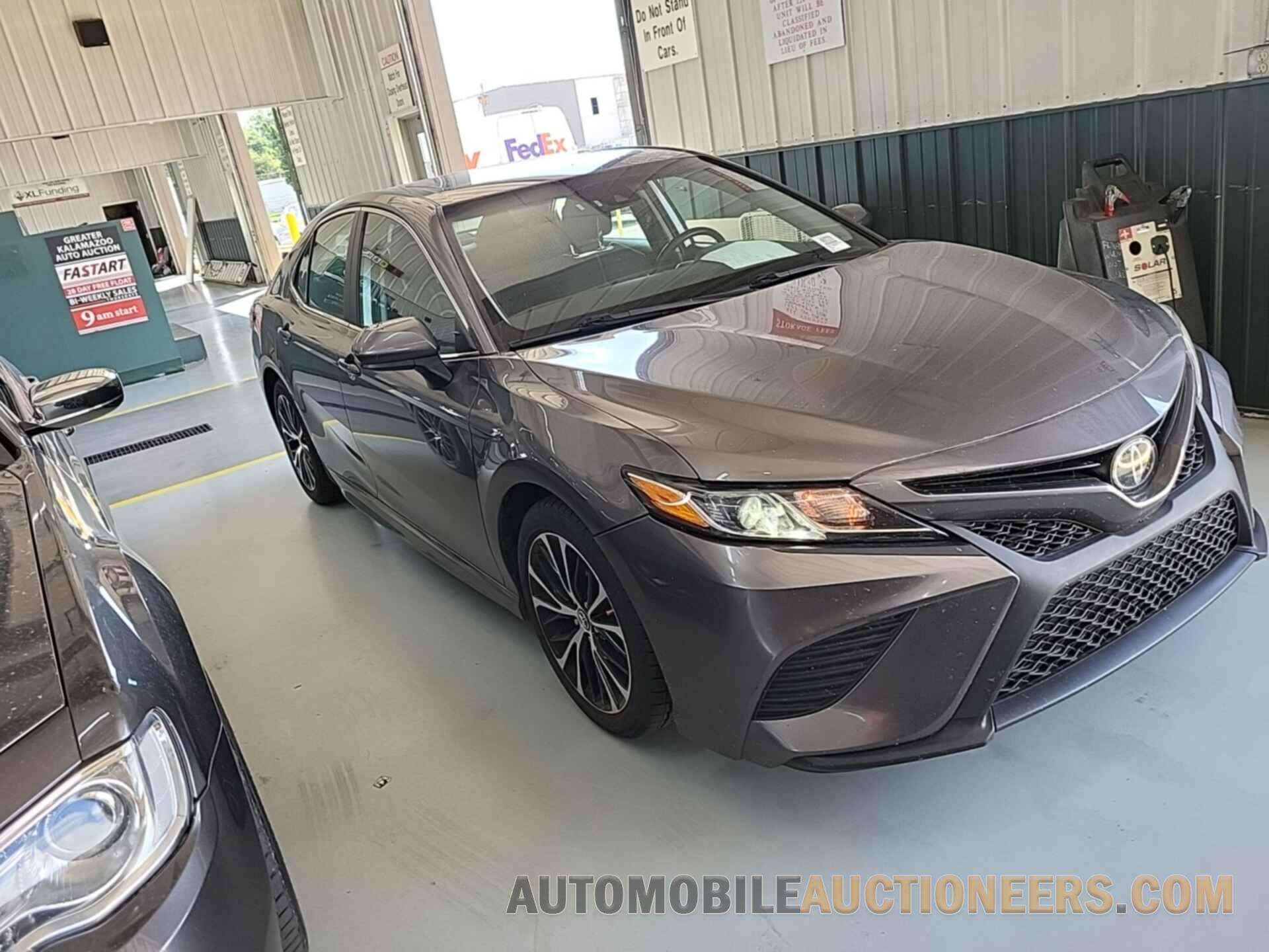 4T1B11HK3JU091918 TOYOTA CAMRY 2018