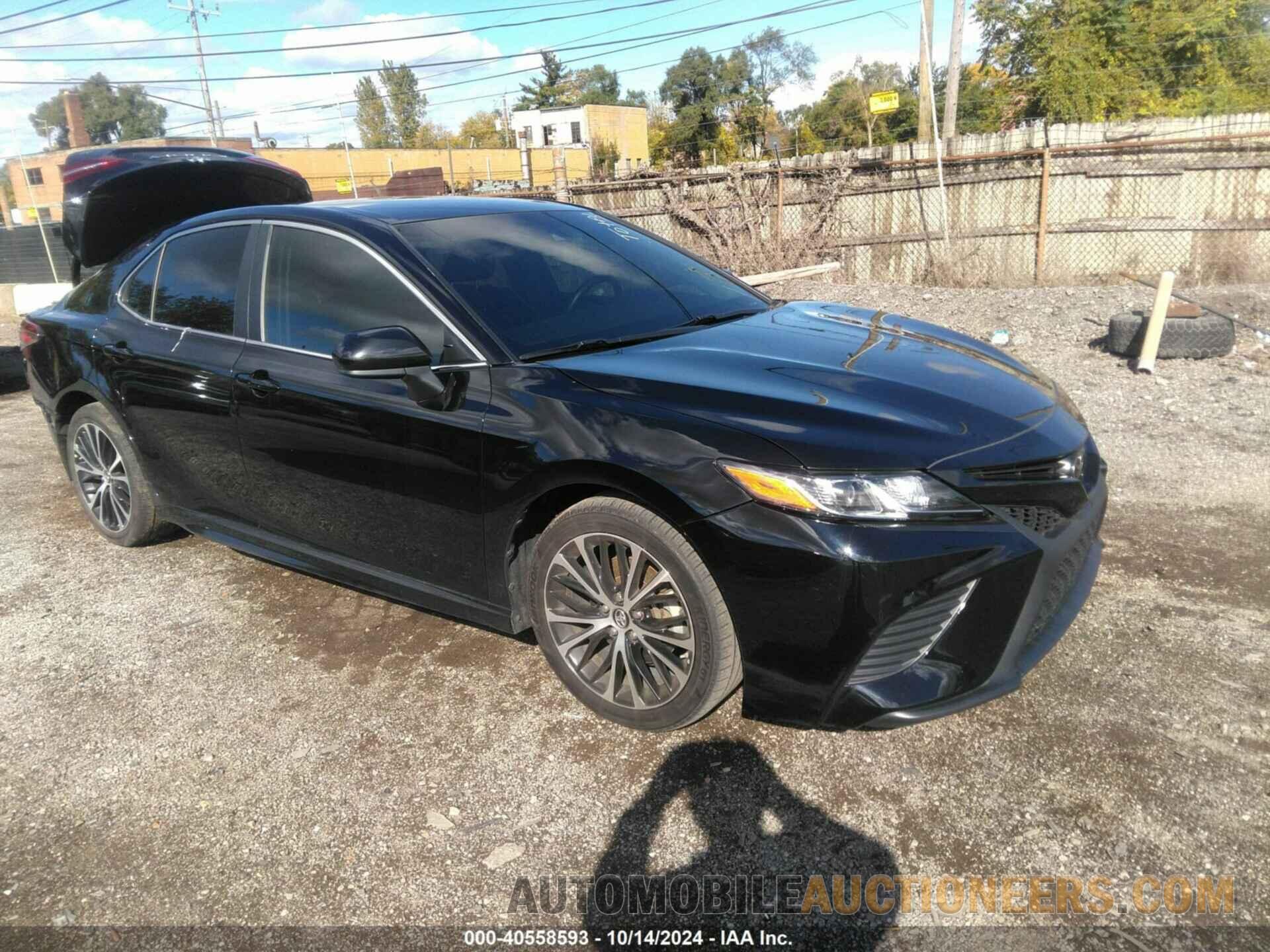 4T1B11HK3JU093572 TOYOTA CAMRY 2018