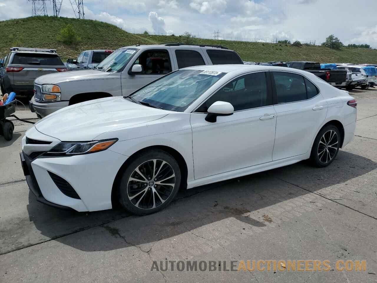 4T1B11HK3JU094043 TOYOTA CAMRY 2018