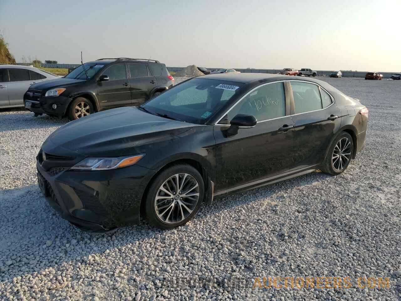 4T1B11HK3JU094074 TOYOTA CAMRY 2018