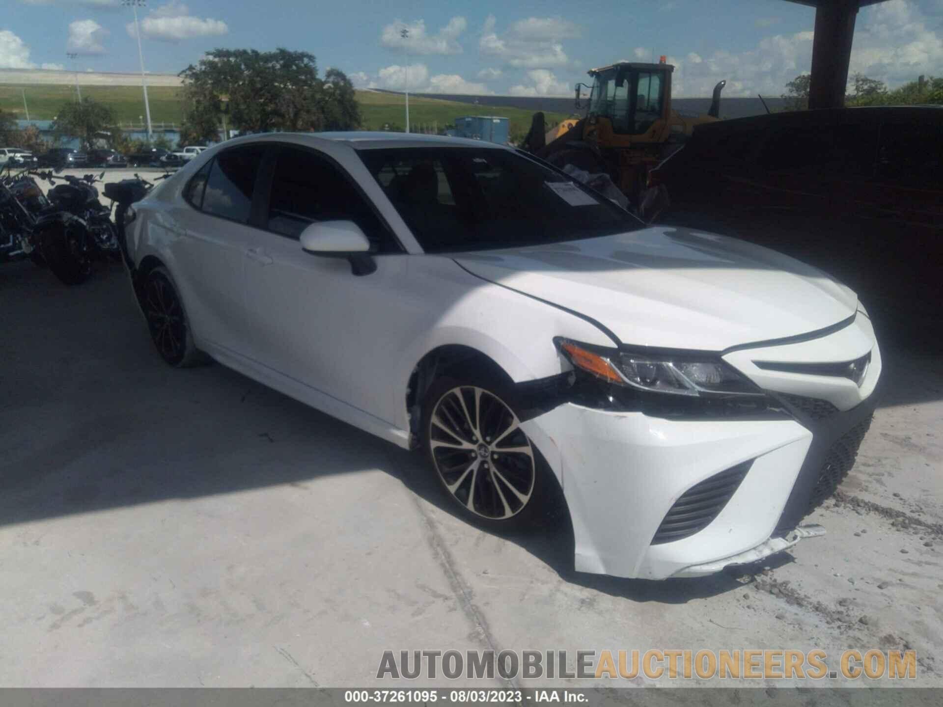 4T1B11HK3JU097041 TOYOTA CAMRY 2018