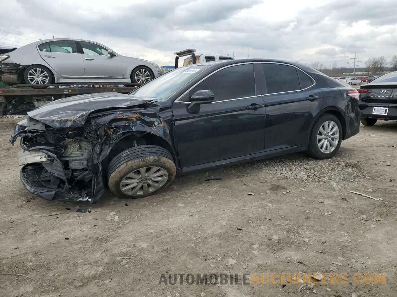 4T1B11HK3JU098318 TOYOTA CAMRY 2018