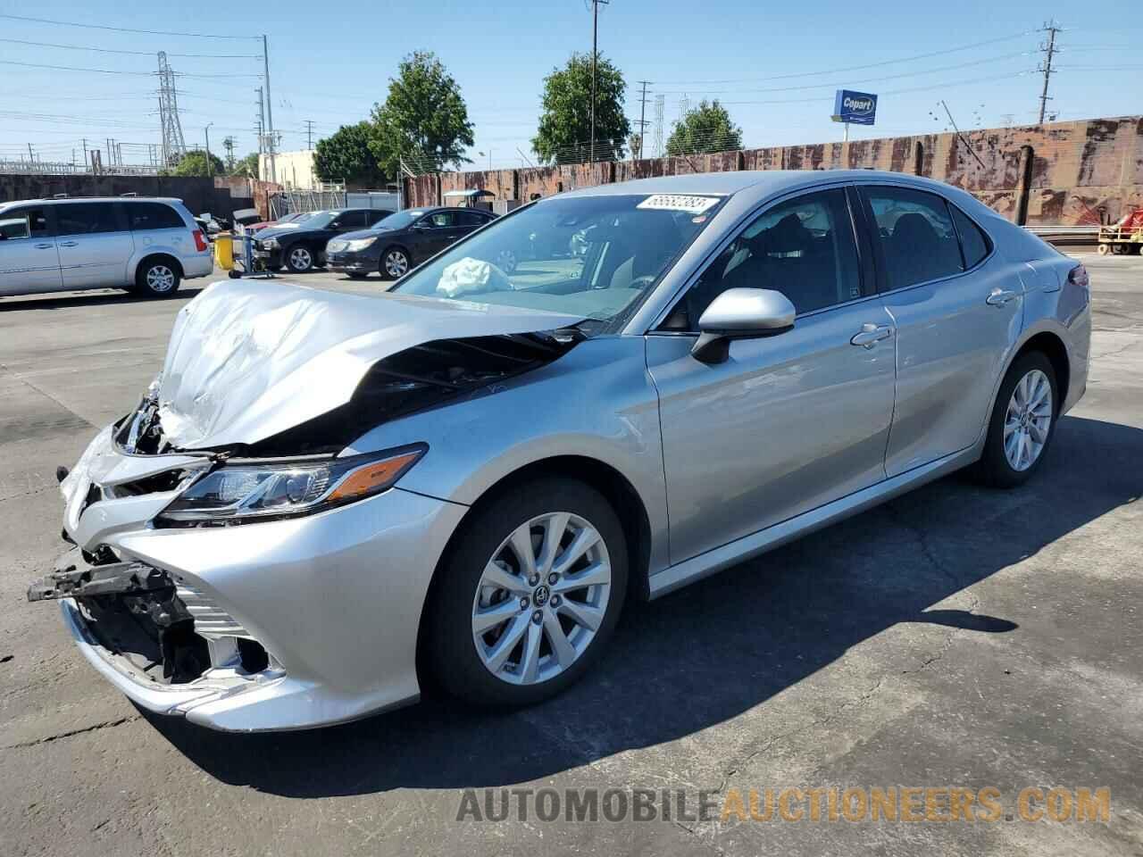 4T1B11HK3JU100228 TOYOTA CAMRY 2018