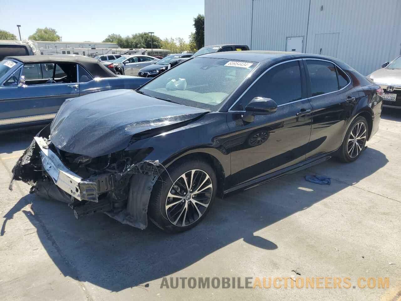 4T1B11HK3JU103307 TOYOTA CAMRY 2018