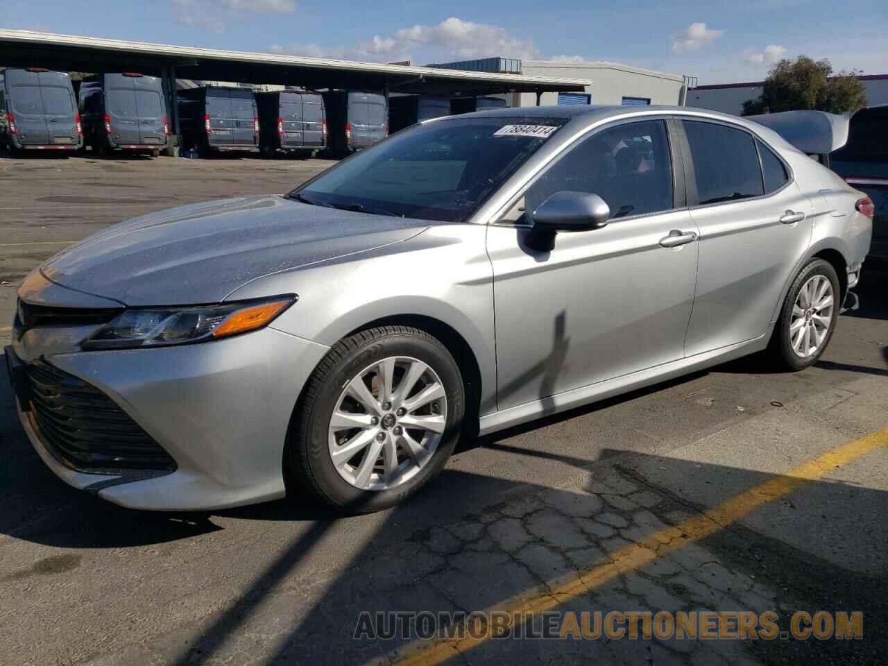 4T1B11HK3JU105638 TOYOTA CAMRY 2018