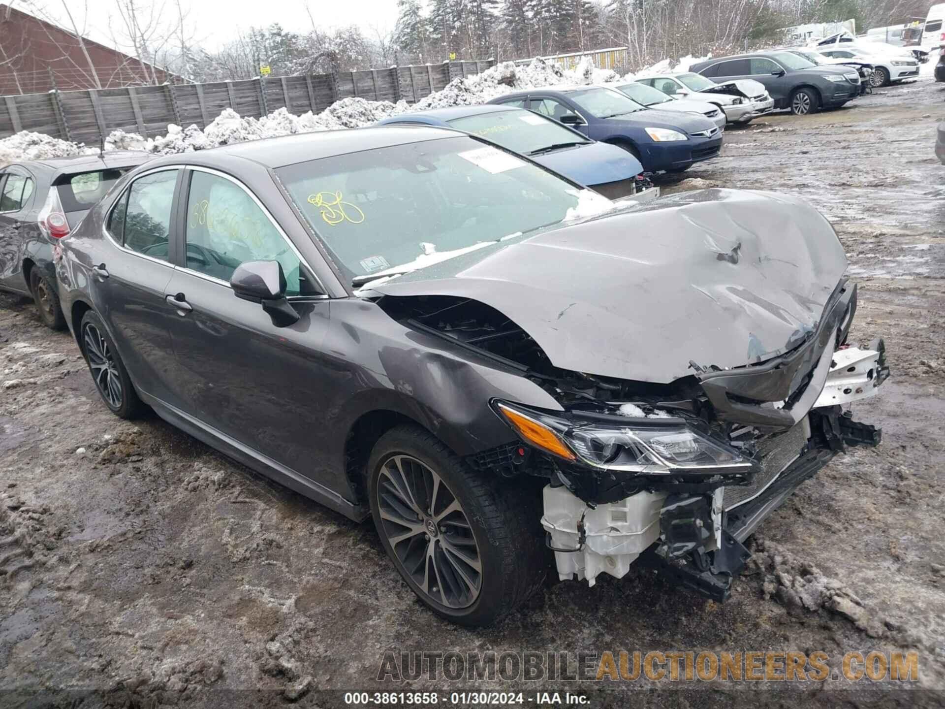 4T1B11HK3JU106949 TOYOTA CAMRY 2018