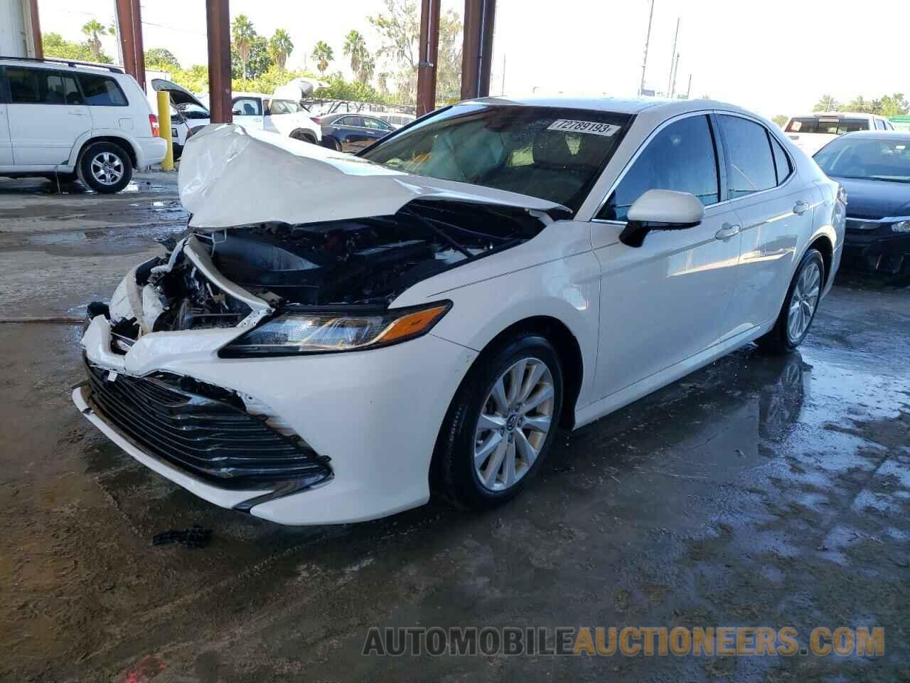 4T1B11HK3JU113058 TOYOTA CAMRY 2018