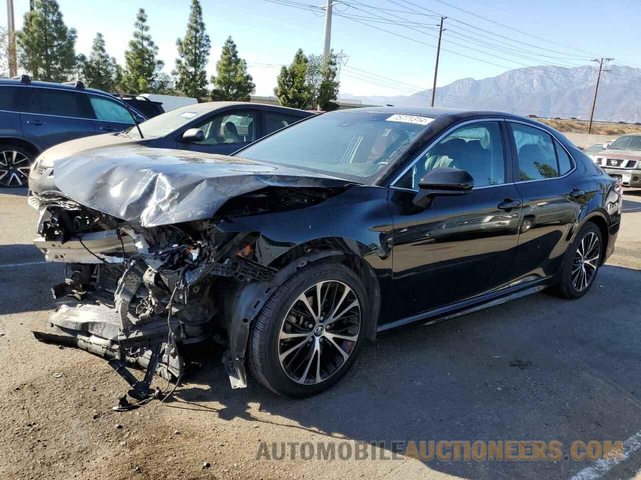 4T1B11HK3JU130989 TOYOTA CAMRY 2018