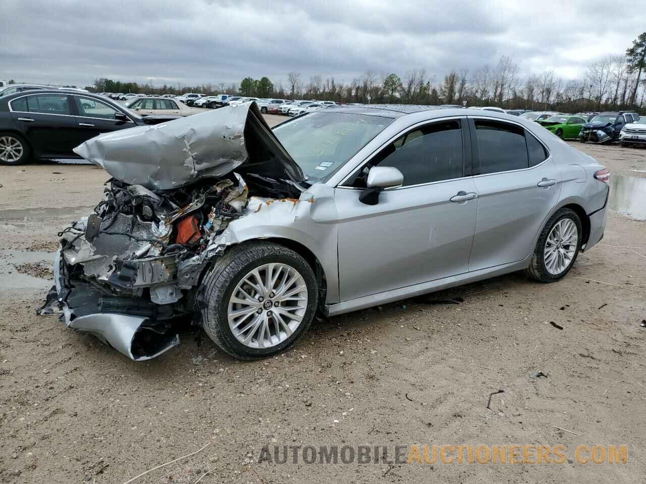 4T1B11HK3JU132404 TOYOTA CAMRY 2018