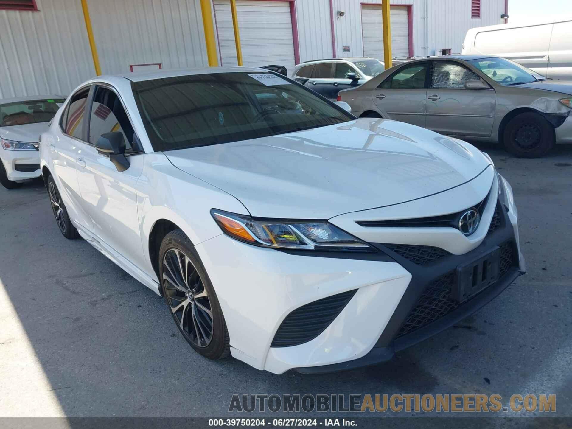 4T1B11HK3JU134198 TOYOTA CAMRY 2018