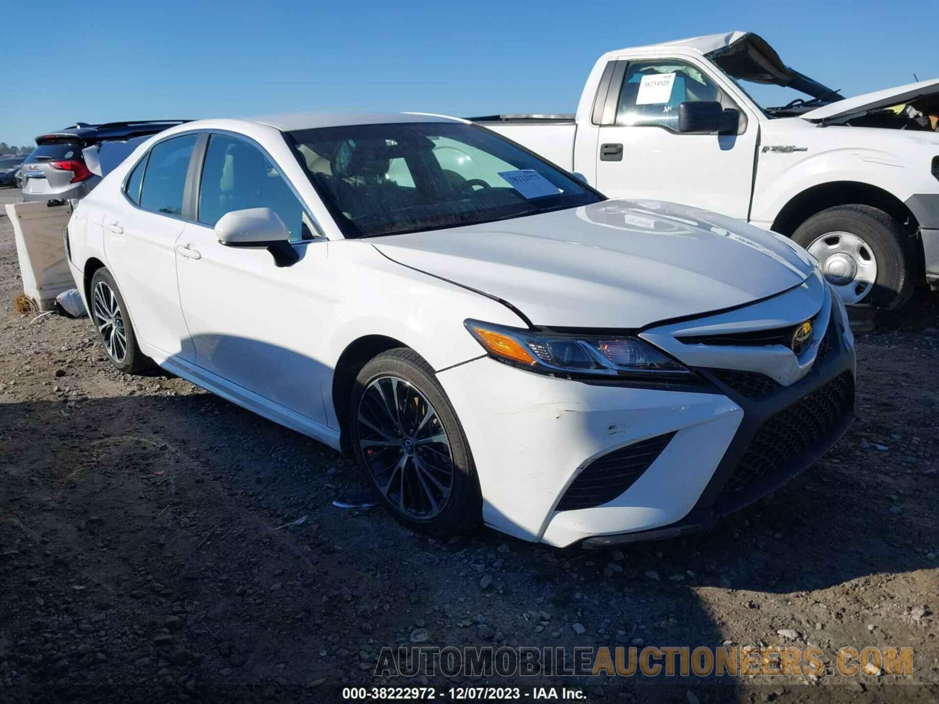 4T1B11HK3JU138204 TOYOTA CAMRY 2018