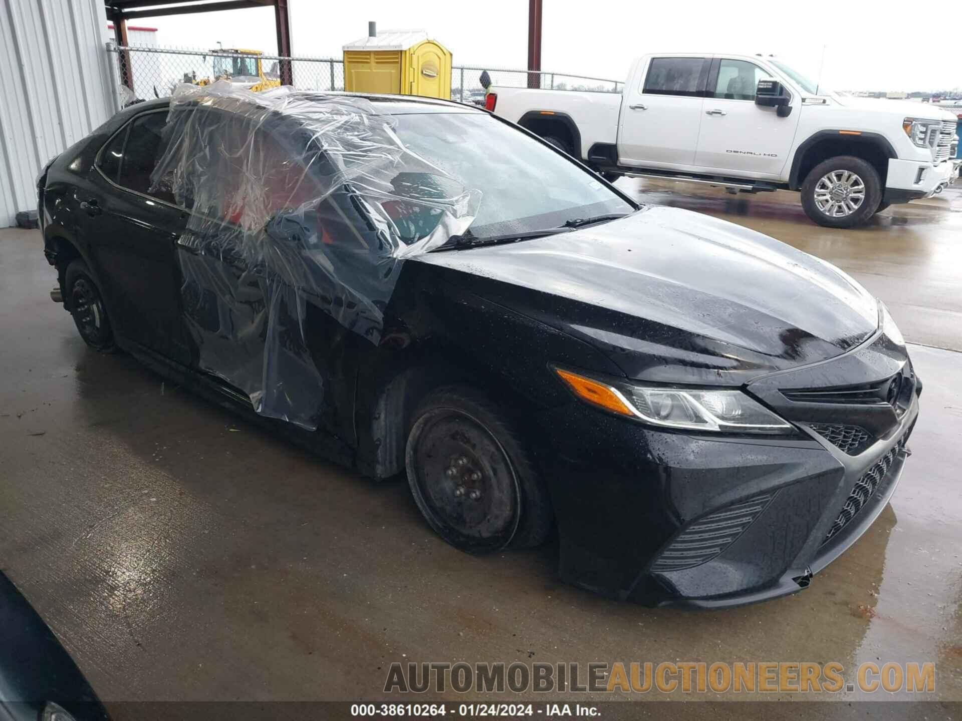 4T1B11HK3JU141586 TOYOTA CAMRY 2018