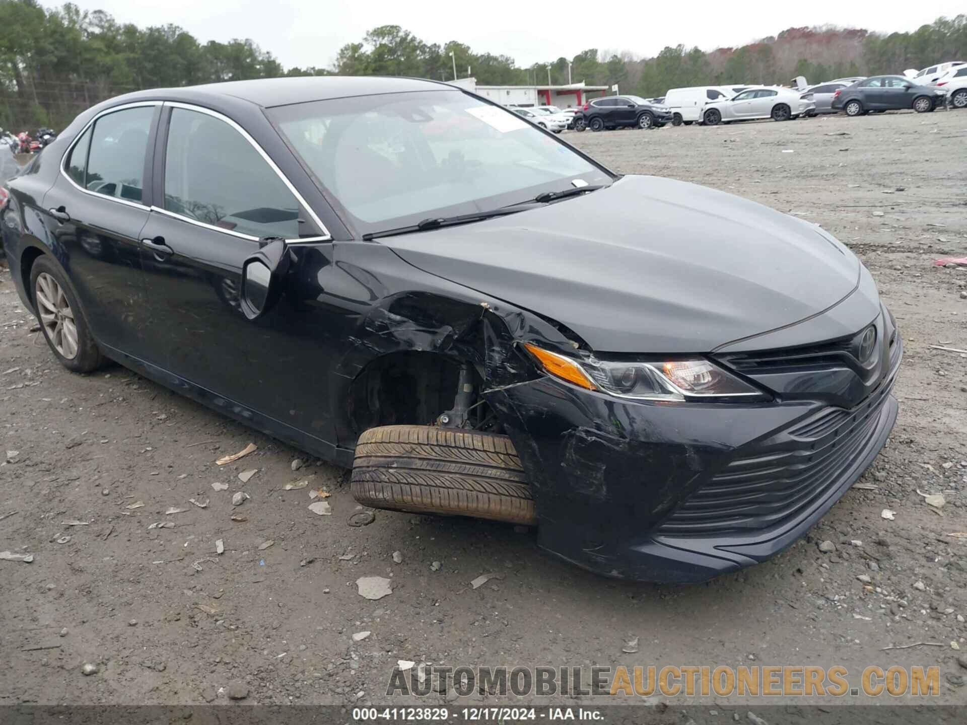 4T1B11HK3JU141927 TOYOTA CAMRY 2018