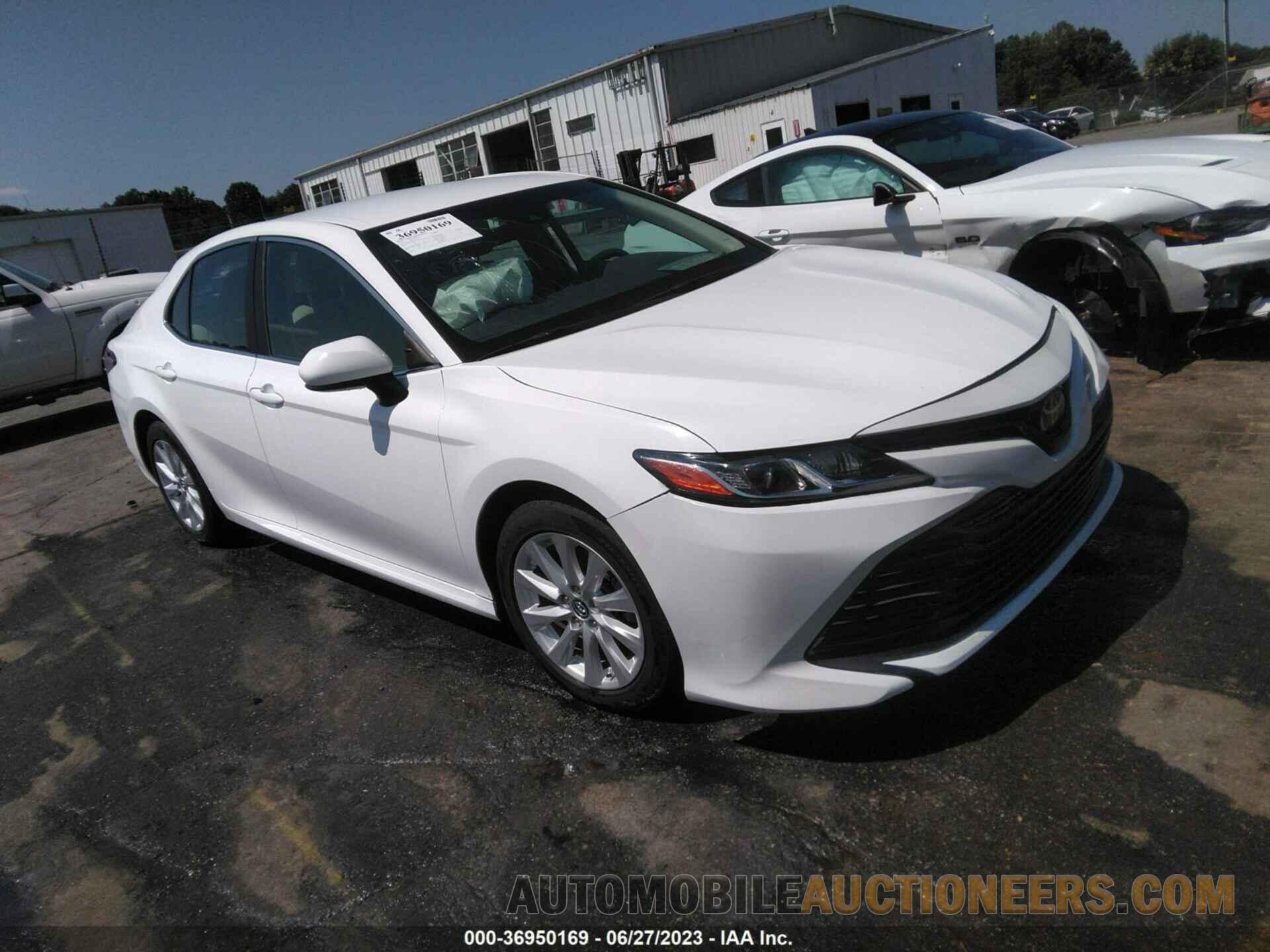 4T1B11HK3JU142527 TOYOTA CAMRY 2018