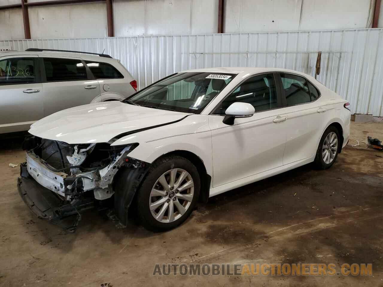 4T1B11HK3JU143273 TOYOTA CAMRY 2018