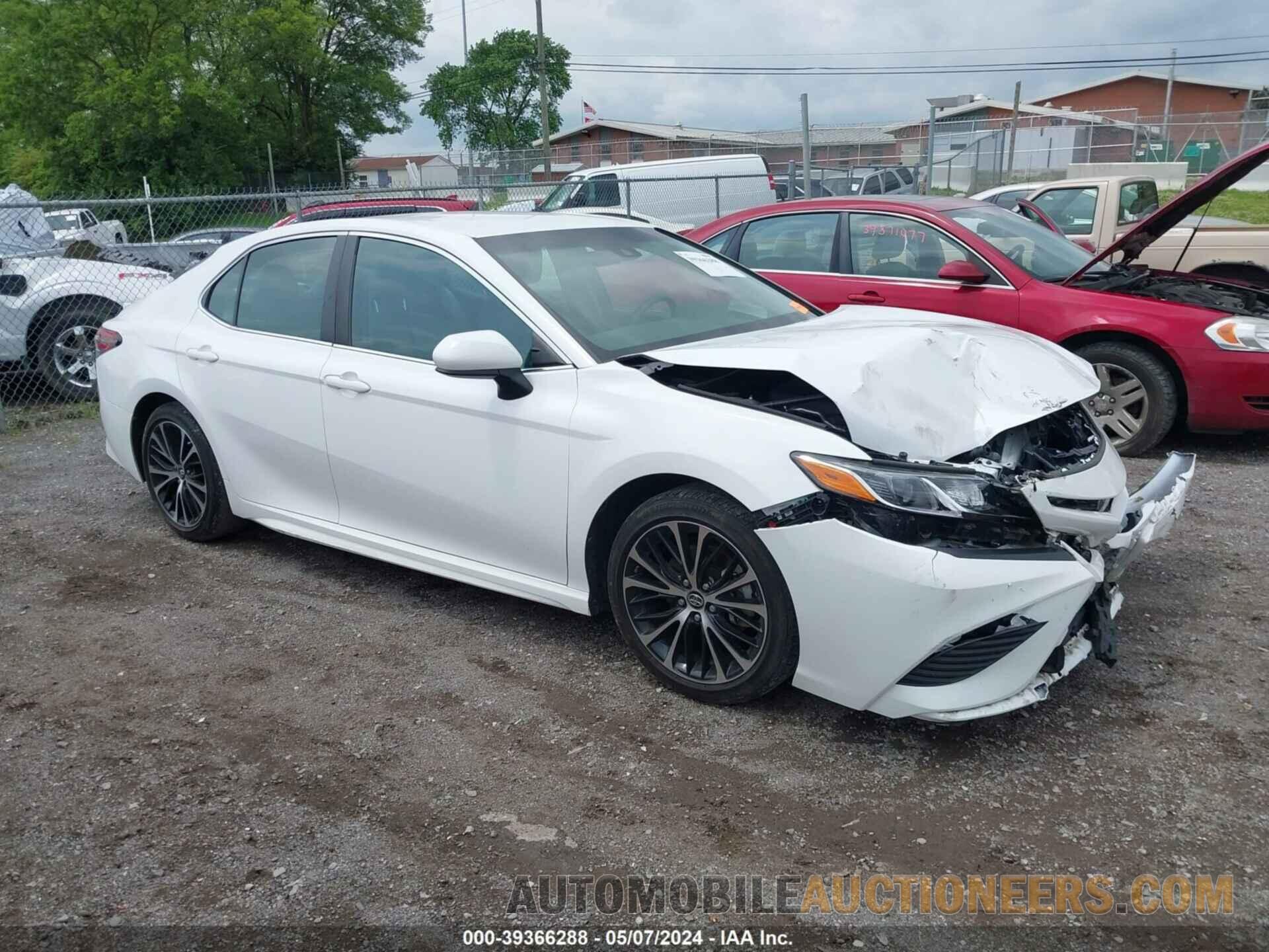 4T1B11HK3JU500290 TOYOTA CAMRY 2018