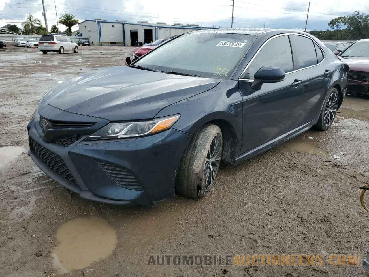 4T1B11HK3JU508261 TOYOTA CAMRY 2018