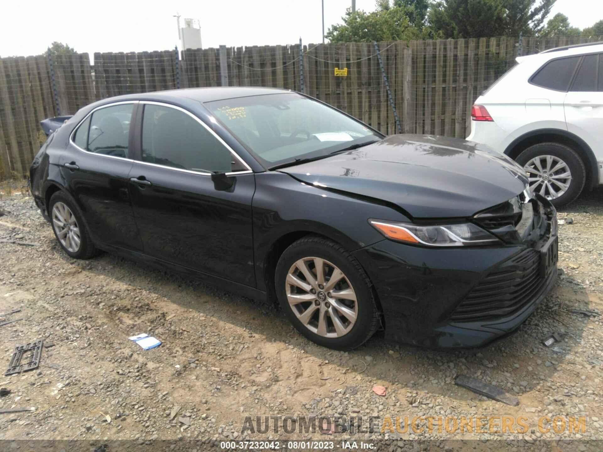 4T1B11HK3JU511564 TOYOTA CAMRY 2018