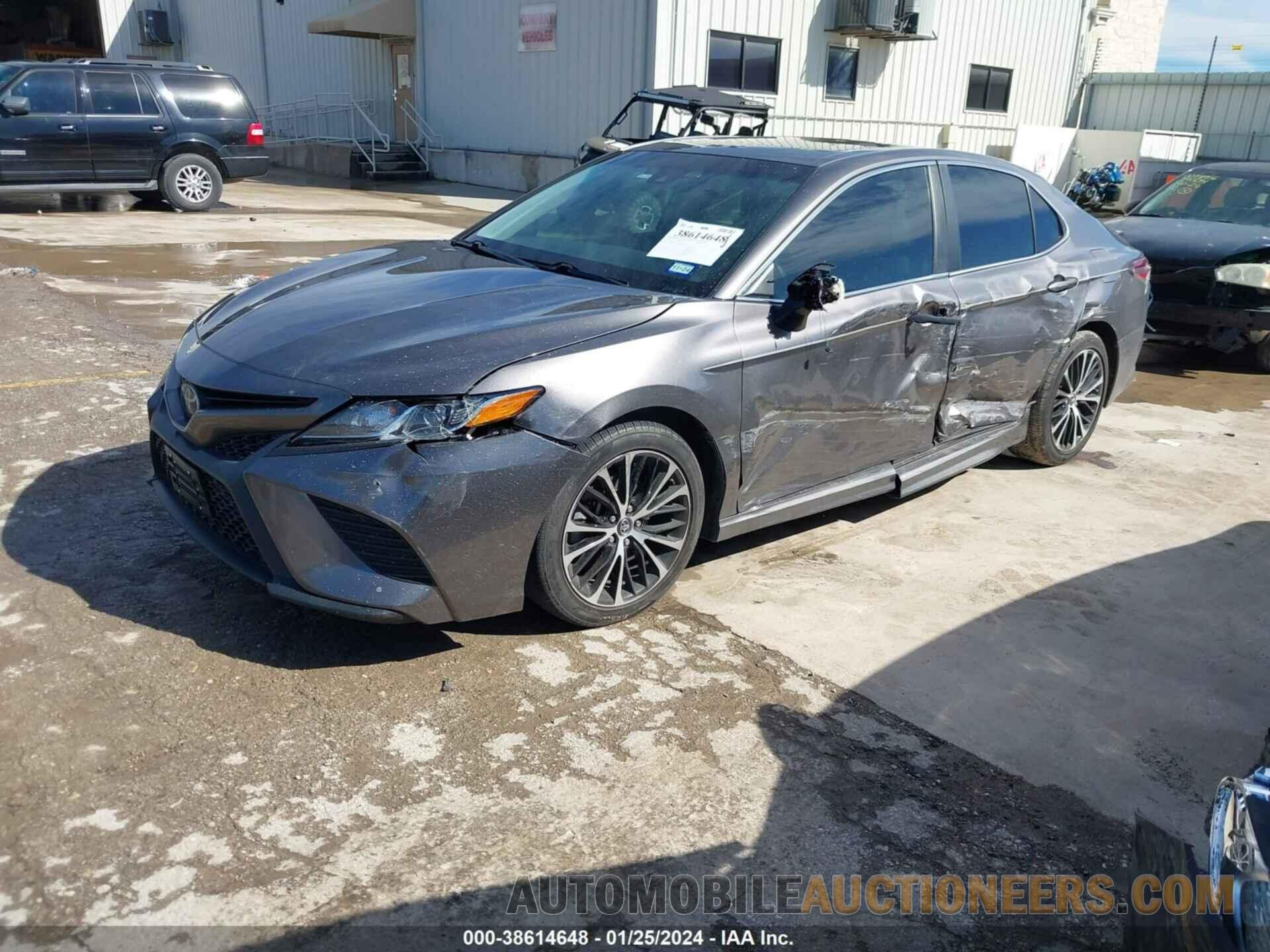 4T1B11HK3JU513525 TOYOTA CAMRY 2018