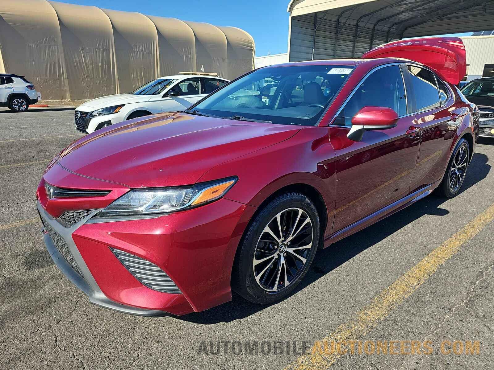 4T1B11HK3JU516196 Toyota Camry 2018