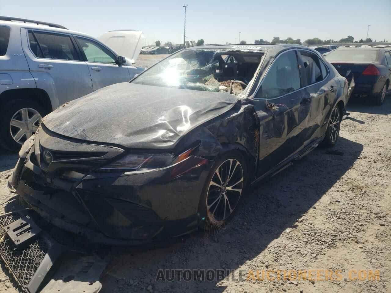 4T1B11HK3JU520703 TOYOTA CAMRY 2018