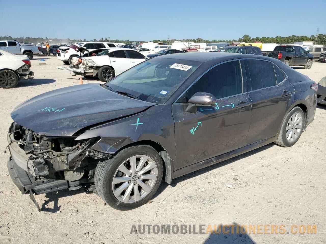 4T1B11HK3JU520829 TOYOTA CAMRY 2018