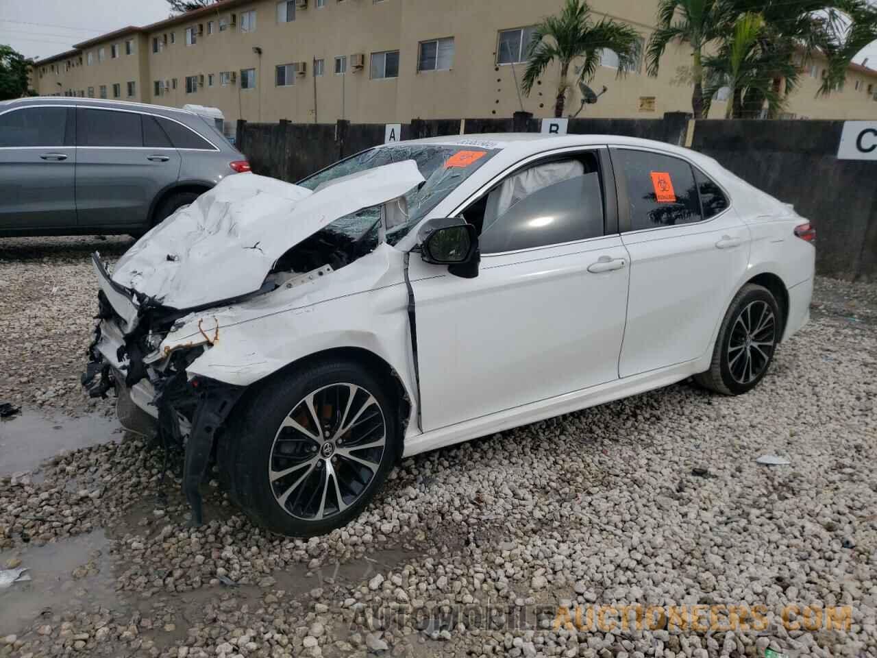 4T1B11HK3JU523584 TOYOTA CAMRY 2018