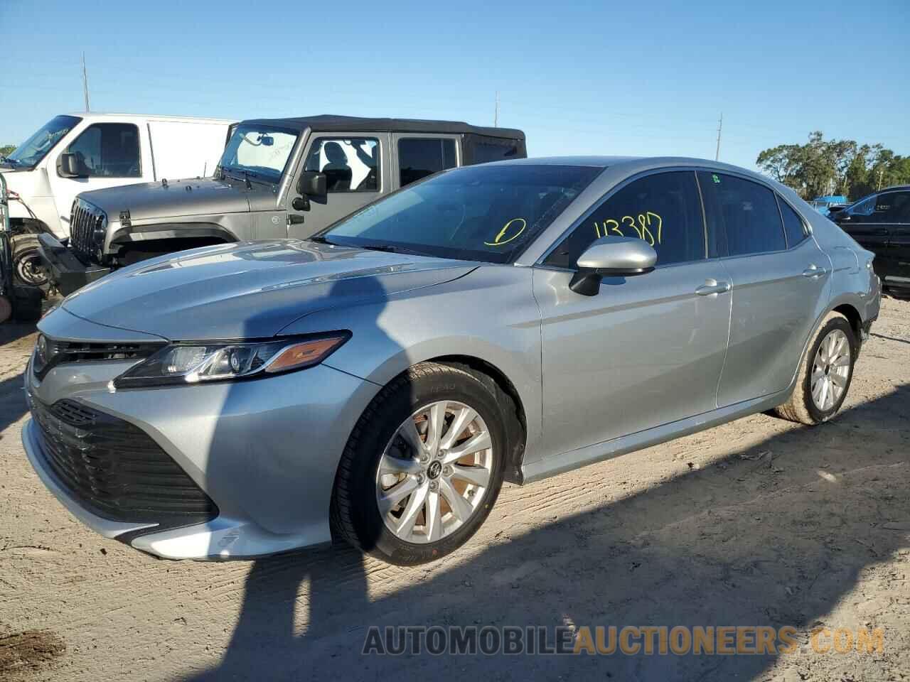 4T1B11HK3JU526369 TOYOTA CAMRY 2018